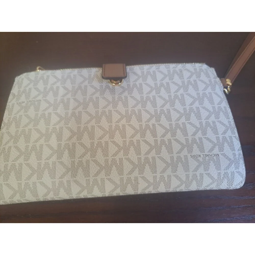 Michael Kors Jet Set Wristlet Vanilla With Signature Logo 35F8GTVWOB